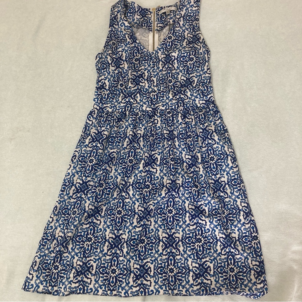 Milly dress 10 fit and flare skater blue white floral paisley pockets Zipper - Picture 2 of 16